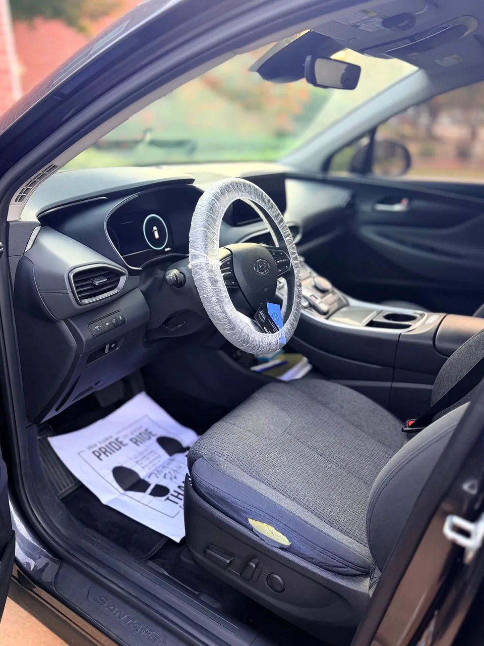 Gray-cloth Hyundai cabin